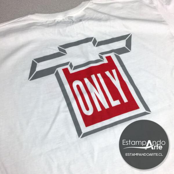 Polera Estampada con Logo